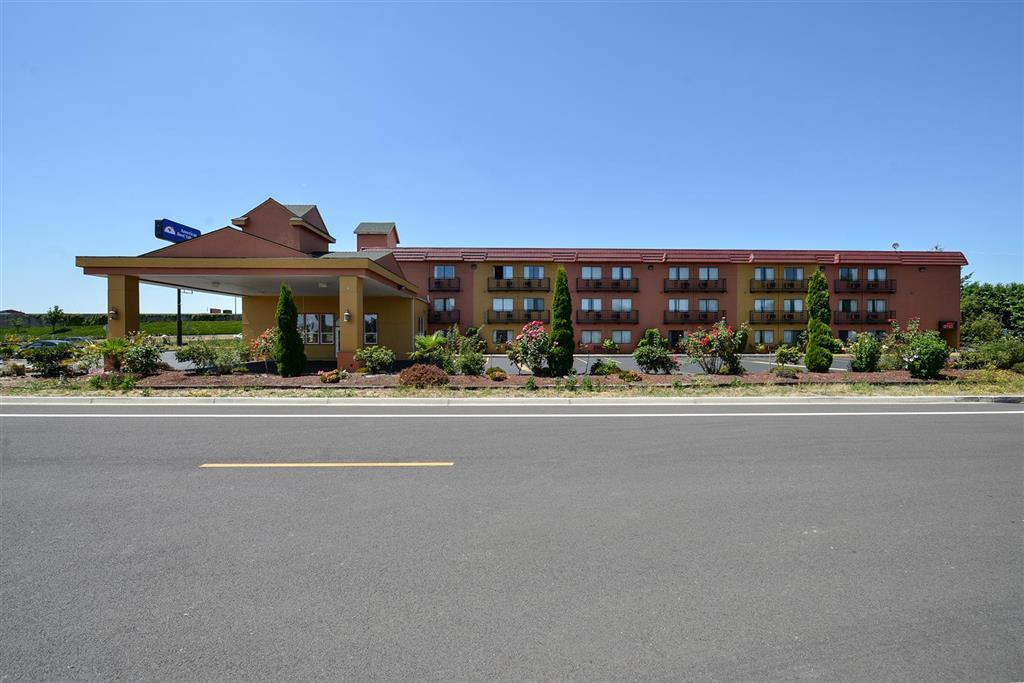 Capital Inn & Suites Салем Екстериор снимка