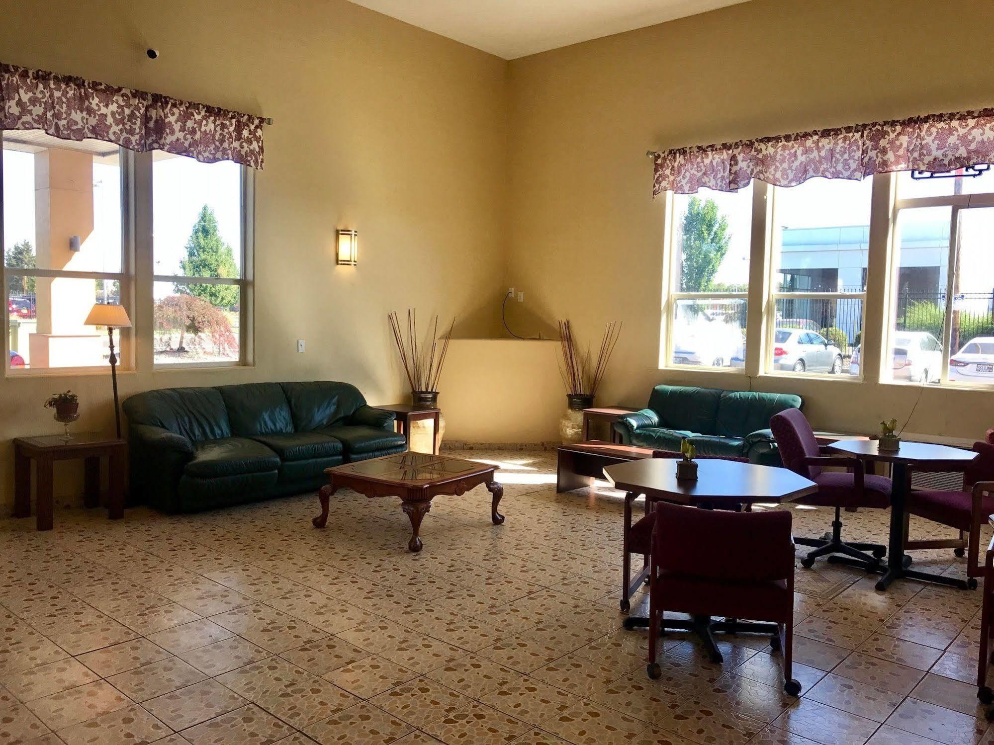 Capital Inn & Suites Салем Екстериор снимка