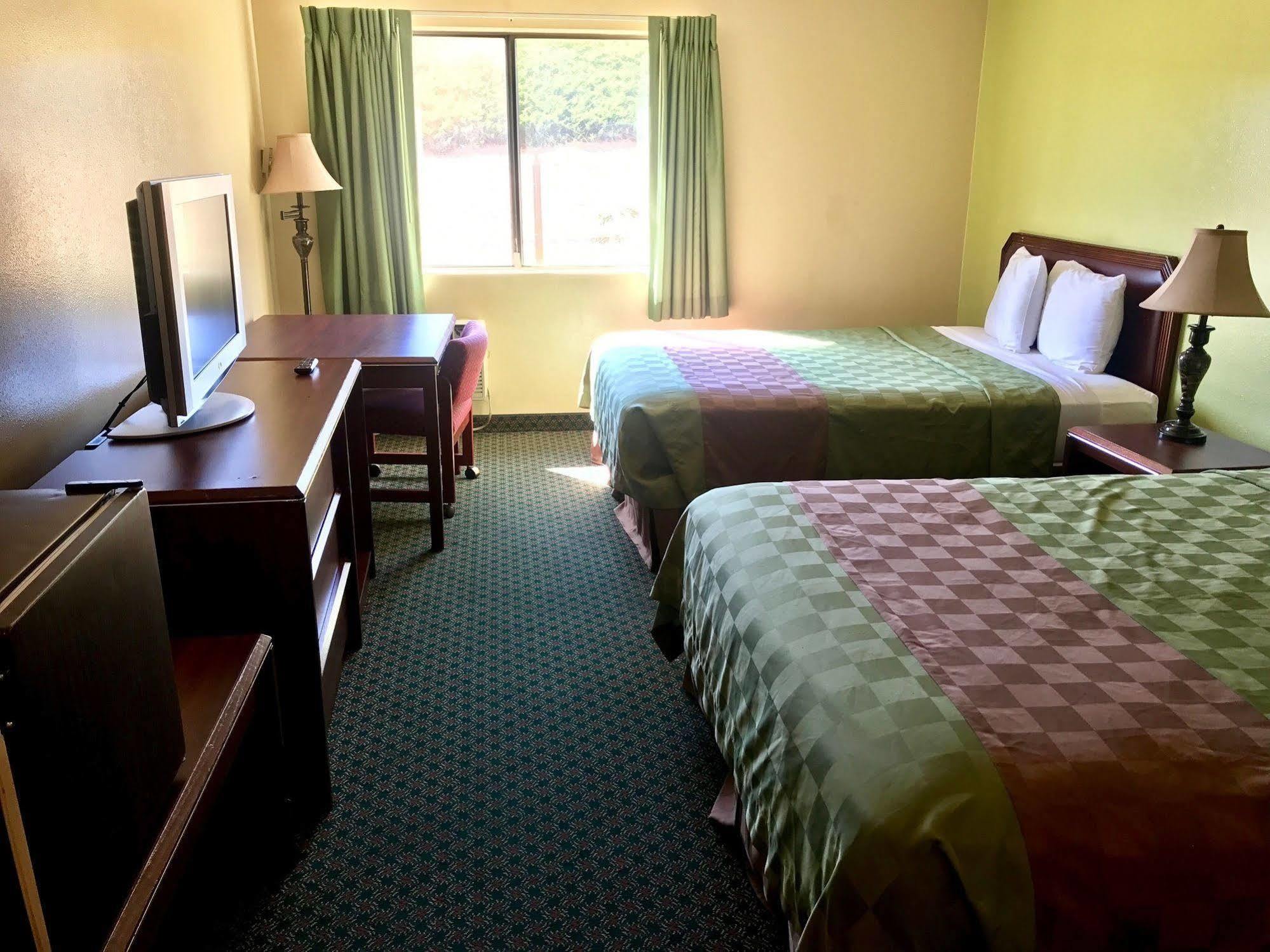 Capital Inn & Suites Салем Екстериор снимка