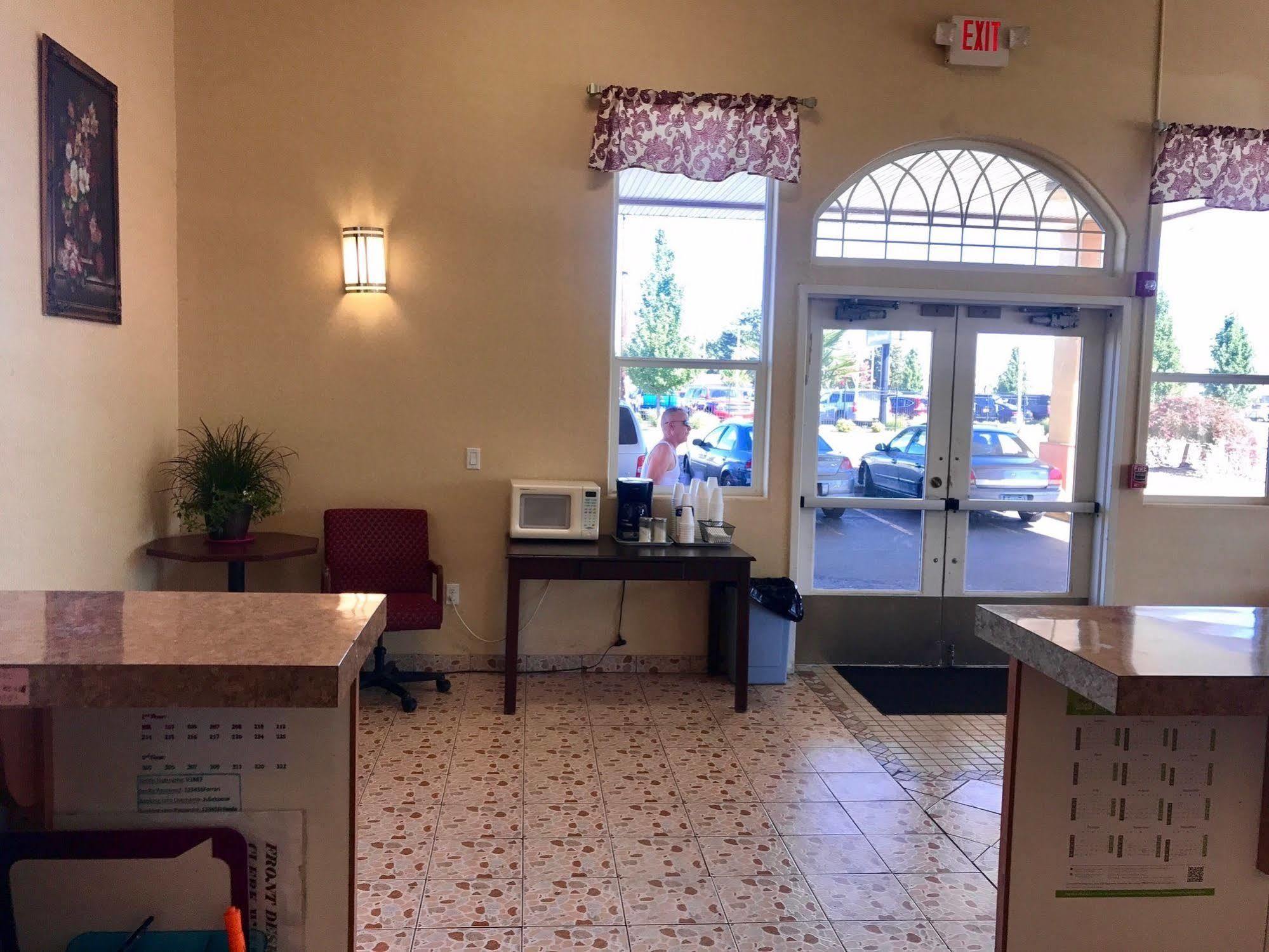 Capital Inn & Suites Салем Екстериор снимка