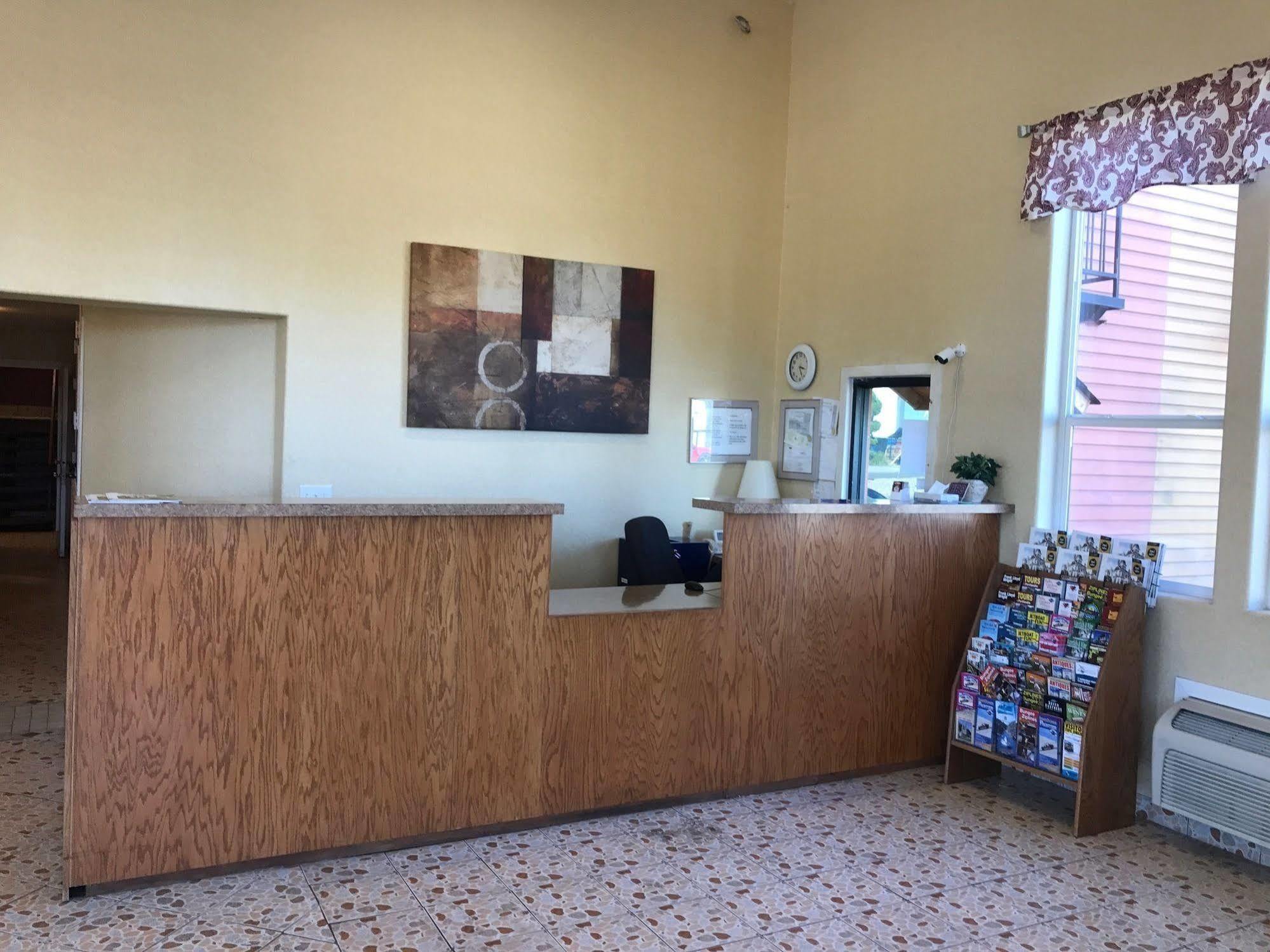 Capital Inn & Suites Салем Екстериор снимка